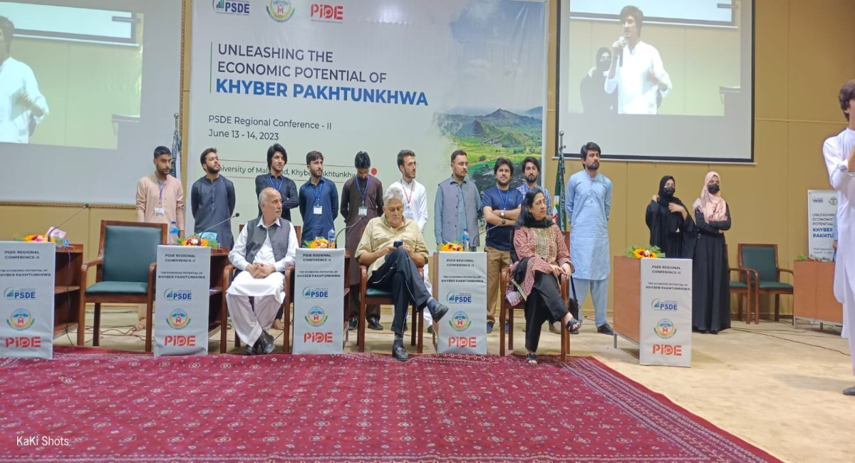 Session on "Youth Voices: Unleashing the Potential of the Next Generation" moderated by Dr Durr-e-Nayab,